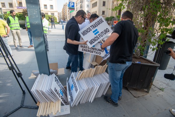 Concentración en Alicante contra el recorte al Tajo-Segura (Fotos: RAFA MOLINA)
