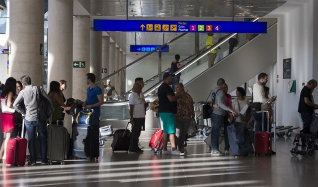 Aerocas negocia dar más subvención a la gestora del aeropuerto de Castellón 