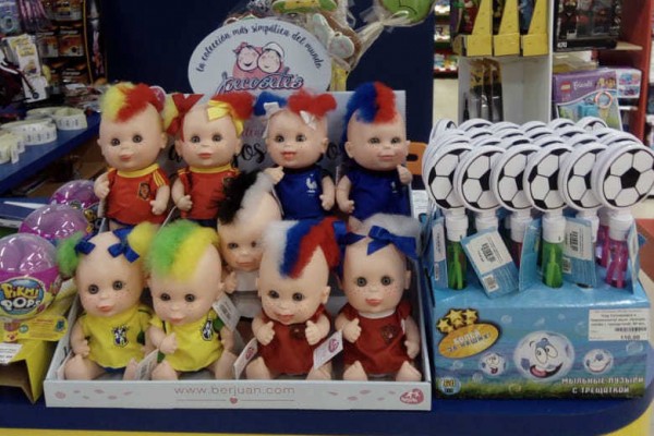 Berjuan lanza en Rusia una línea de muñecas 'futbolistas' en coincidencia con el Mundial