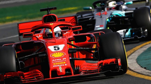 Vettel reina en la casa de Hamilton 