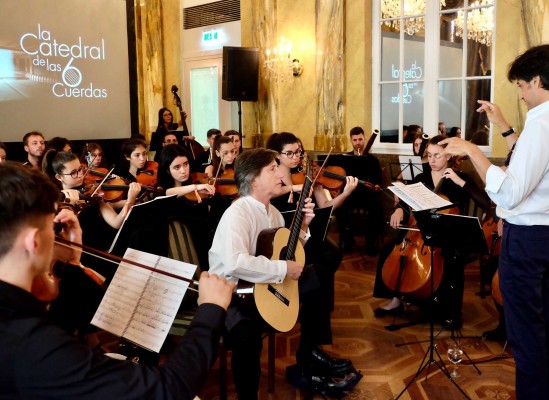 Alicante presenta su historia de la guitarra en Viena