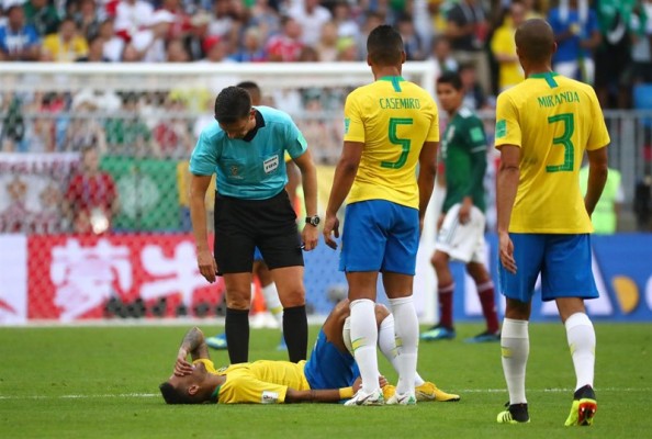 La selección brasileña, recibida de forma entusiasta pese a la eliminación en cuartos en el Mundial