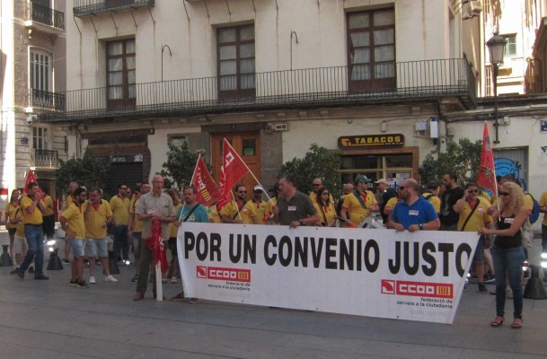 Los empleados de ambulancias piden la intervención de la Generalitat en la negociación 