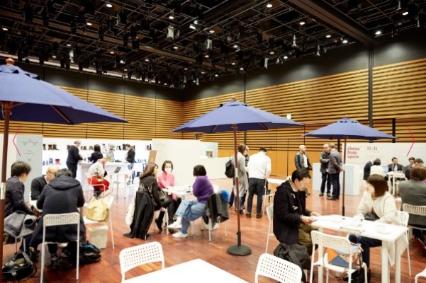 Catorce firmas ilicitanas de calzado participan en el showroom comercial de la Fice en Tokio