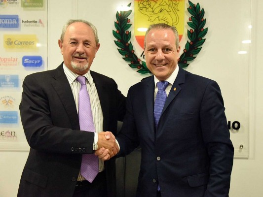 RFEBM y ASOBAL firman el convenio de delegación organizativa de la Liga ASOBAL, Copa ASOBAL y Supercopa