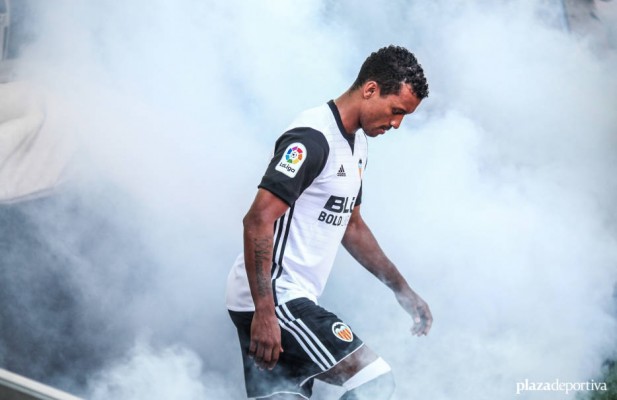 Nani pide la carta de libertad pero el Valencia lo cita el viernes para entrenar