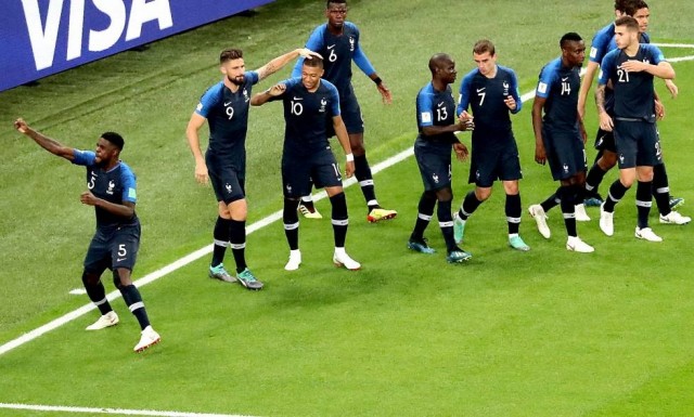 Umtiti, héroe en San Petersburgo