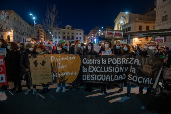 Protesta frente a la Ordenanza de Convivencia de Alicante (Fotos: RAFA MOLINA)