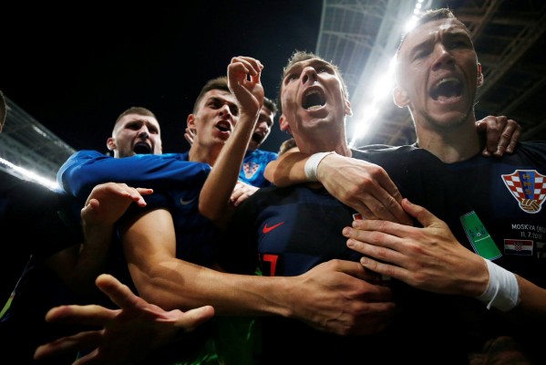 Mandzukic honra a la generación del 98