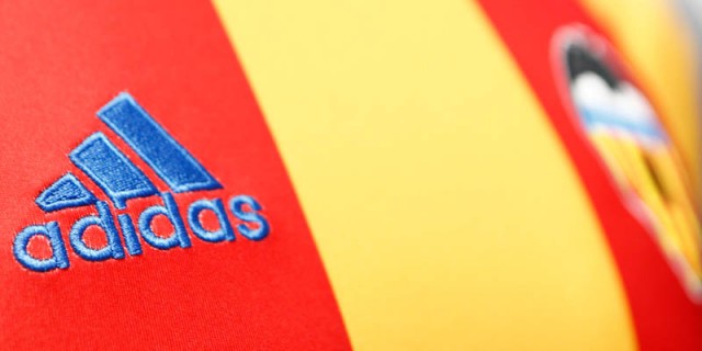 Barcelona y Real Madrid negocian un acuerdo por la ropa deportiva que supera el presupuesto del Valencia CF