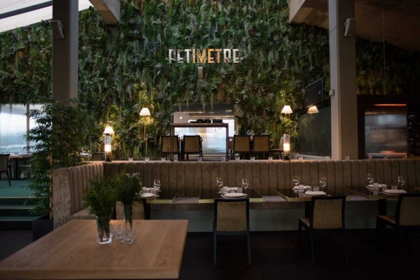 Petímetre, fogones mediterráneos con ambiente tropical en la Playa de San Juan