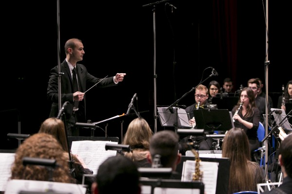 La federación de sociedades musicales publica 'Entre el folclore i l'òpera'