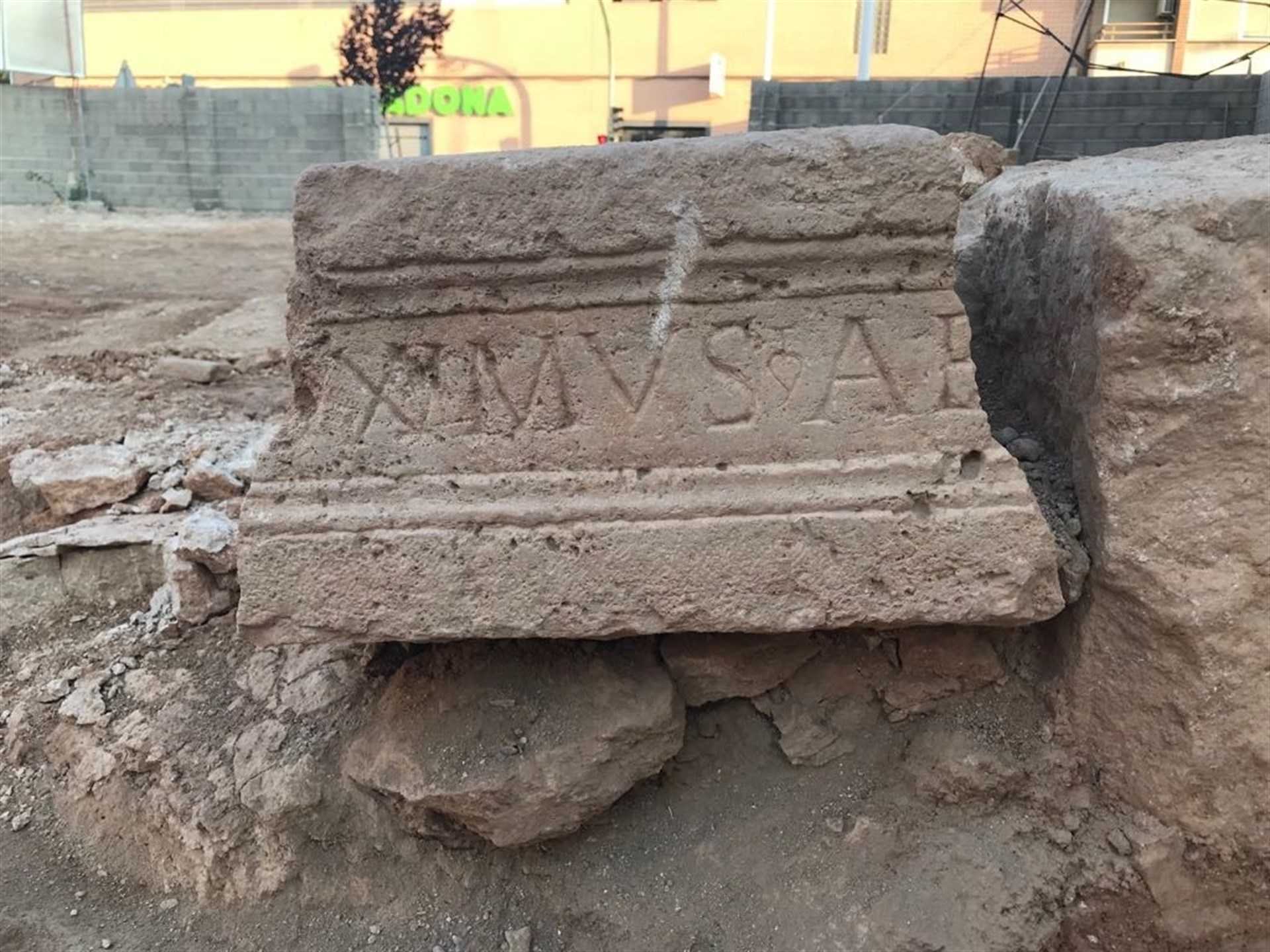 Un solar con premio: hallan una inscripción romana del XVII o XVIII en Llíria 
