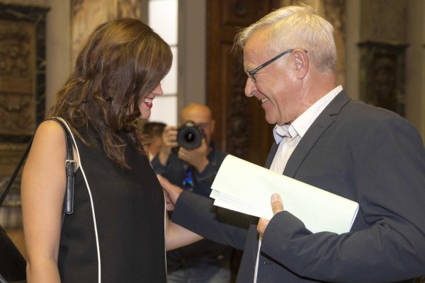 El PSPV urge a Ribó la llegada a València del coche eléctrico de alquiler