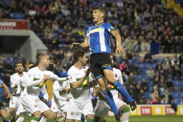 Pol Bueso jugará de blanquiazul un curso más