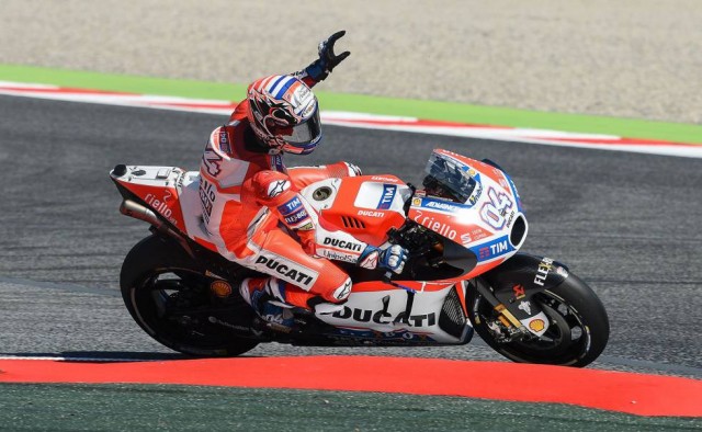 Lorenzo encabeza el ataque de Ducati