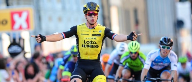 Groenewegem repite en Amiens, Van Avermaet mantiene el maillot amarillo