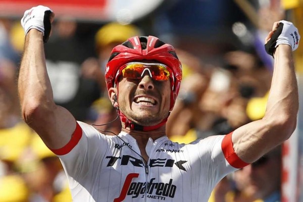 El alemán Degenkolb gana la etapa del pavés, Avermaet fortalece el amarillo