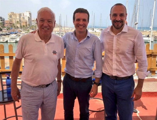 Margallo y Cabanes muestran su apoyo a Casado, que si gana integraría la candidatura de Santamaría