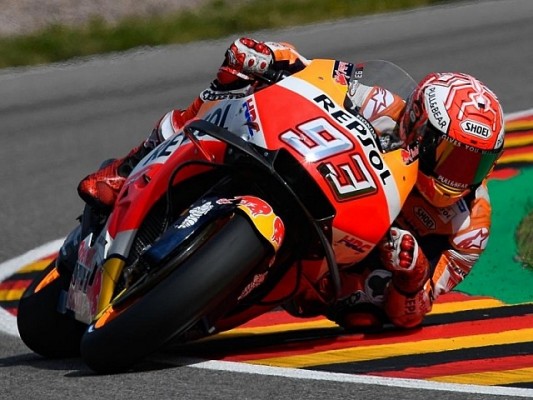 Márquez encadena una nueva secuencia de victorias y aumenta su ventaja