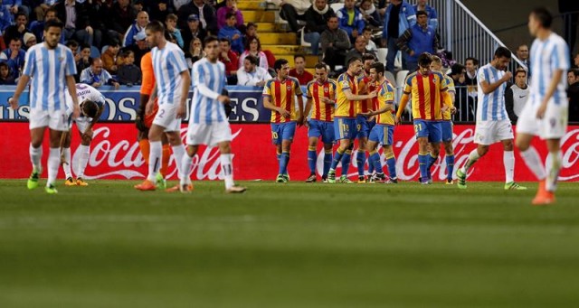 El Valencia CF remonta al Málaga y se agarra al 'sueño' de Europa