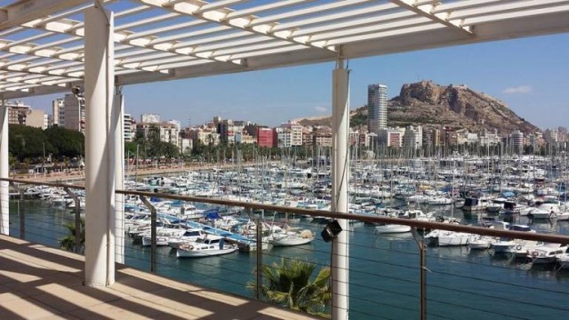 Hosbec denuncia la oferta de barcos como alojamientos turísticos en el puerto de València
