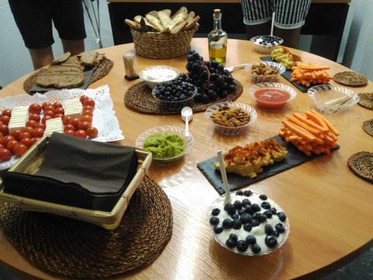 Los nutricionistas puntúan con un 6 la alimentación de los valencianos, que comen mal y con poco producto de la tierra