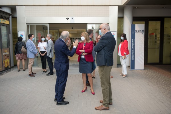 Sanidad asume la gestión directa del hospital de Torrevieja (Fotos: RAFA MOLINA)