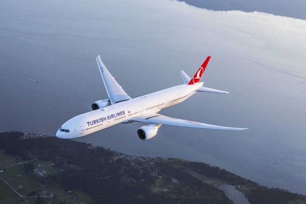 Turkish Airlines planea mejorar hasta diez sus frecuencias semanales a València desde Estambul