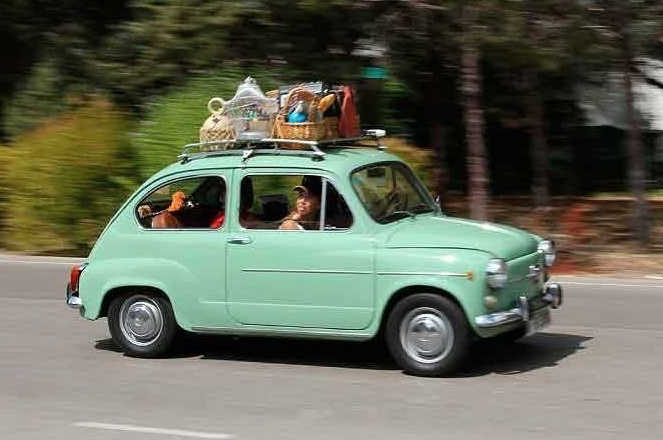 Los españoles se iban de vacaciones en un Seat 600 en los años 50  - 
