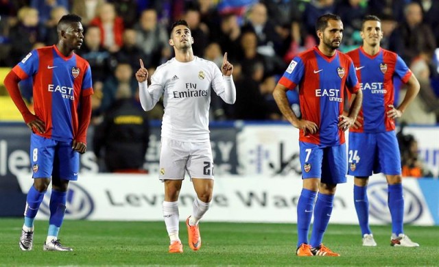 La pegada del Real Madrid doblega a un combativo Levante