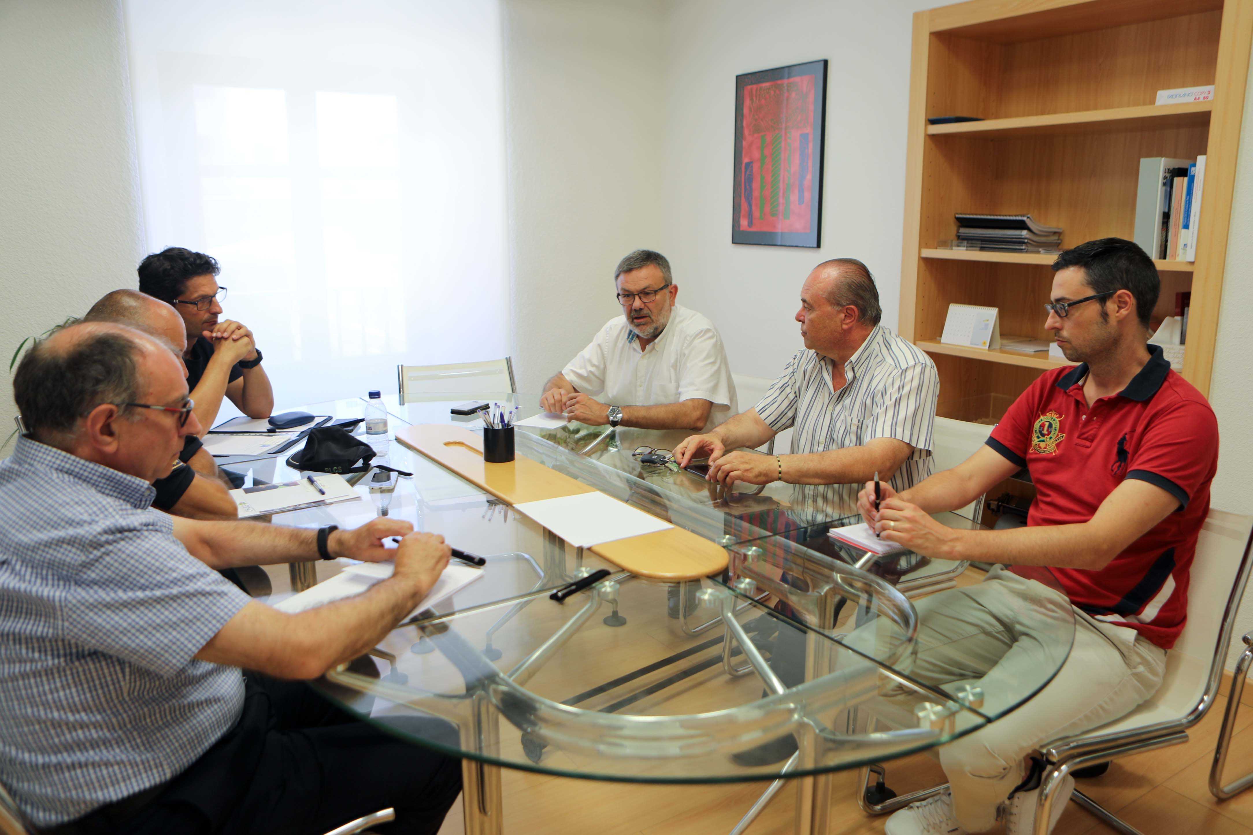 Reunión del edil de Seguridad Ciudadana, Antonio Lorenzo, con responsables de Cocemfe en Castelló. - 