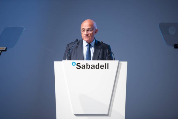 Banco Sabadell espera el visto bueno del FGD para deshacerse de su 'ladrillo tóxico' de una tacada