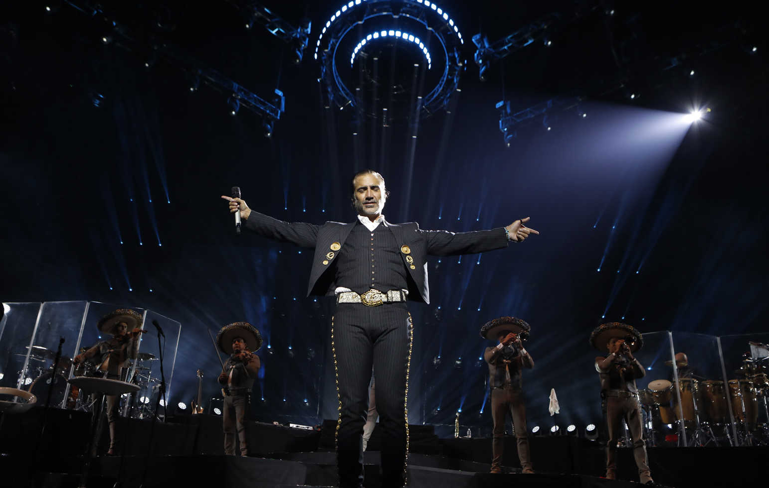 El mexicano Alejandro Fernández presenta este martes en Murcia su disco 'De rey a rey' en homenaje a su padre