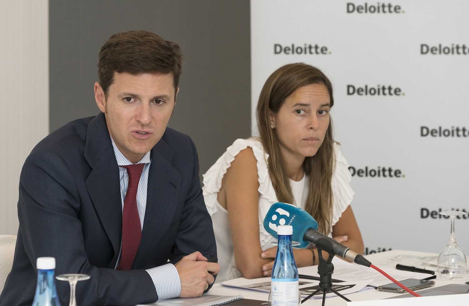  Javier García-Mateo y Patricia Plana, durante la presentación del estudio de Deloitte - 