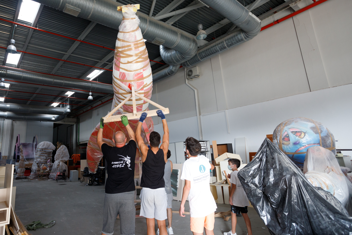 Traslado de monumentos falleros desde Ciudad de la Luz (Fotos: PEPE OLIVARES)