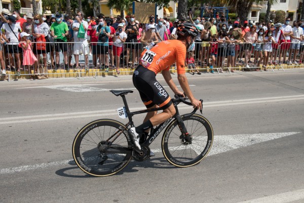Salida de La Vuelta 21 desde Santa Pola. (Fotos: RAFA MOLINA)