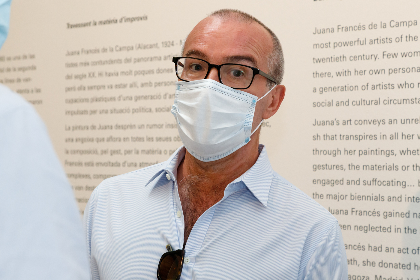 Visita al MACA de dos coleccionistas de arte y Barcala (Fotos: PEPE OLIVARES)