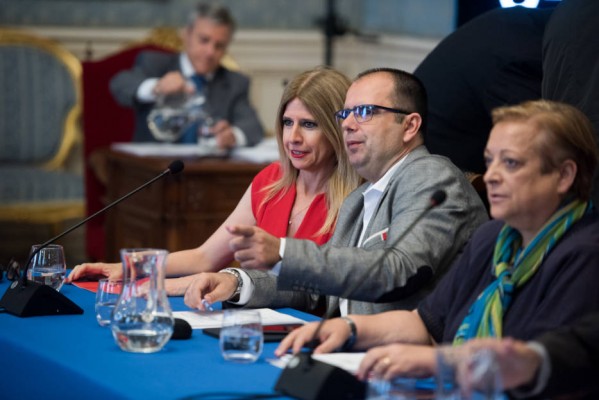 El PSOE insta a Barcala a dar cabida a la oposición en el órgano de contratación del Ayuntamiento