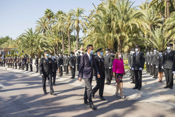 Jura de bandera de nuevos agentes de la Policía Nacional en Elche (fotos AP)