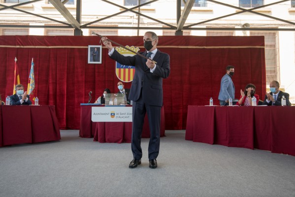 Relevo en Sant Joan: Santiago Román (Cs) asume la Alcaldía (Fotos: RAFA MOLINA)