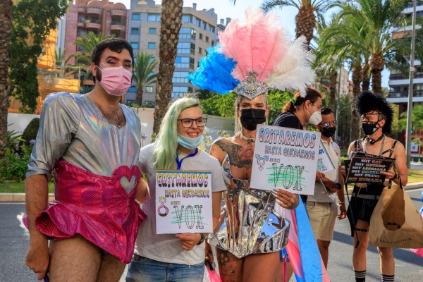 Marcha reivindicativa del Orgullo 2021 en Alicante (Fotos: PEPE OLIVARES)