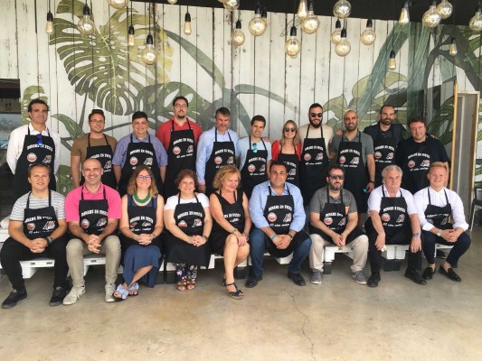 Una mascletà vertical para marcar inicio de las fiestas del cuarenta aniversario en Elche