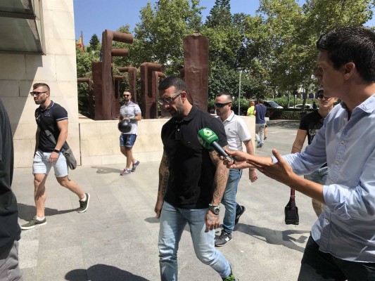 El líder de Yomus y otros dos investigados por las agresiones del 9 d'Octubre niegan su participación