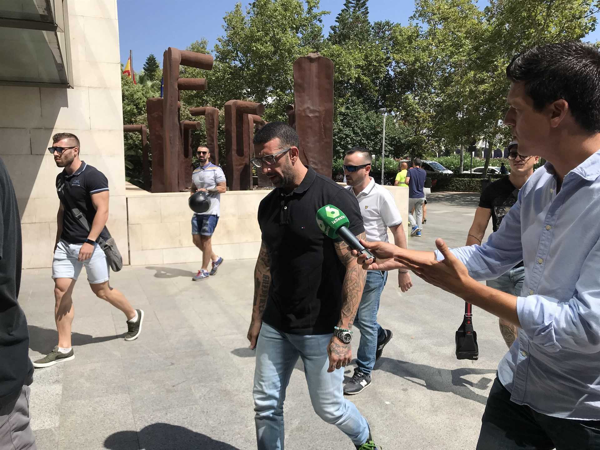 El líder de Yomus y otros dos investigados por las agresiones del 9 d'Octubre niegan su participación