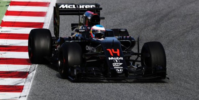 Alonso cierra la sesión matinal a menos de un segundo de Mercedes