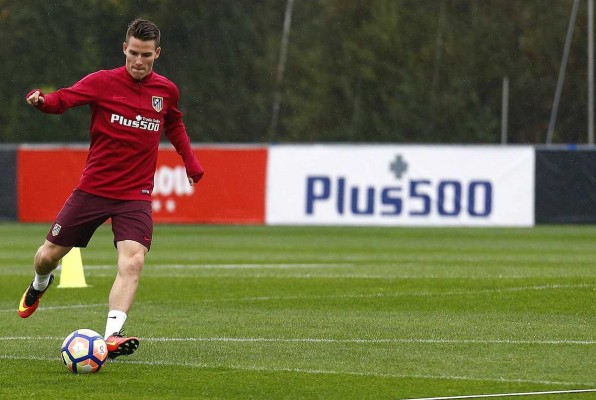 Gameiro se entrena aparte en la sesión matinal del Atlético