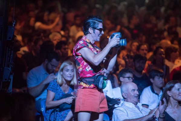 El torero medioambiental y el turista contaminante, así es la locura cómica de 'Totem'