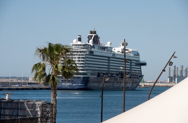 Llega a Alicante el Mein Schiff 2, primer crucero de la temporada (FOTOS: Rafa Molina)