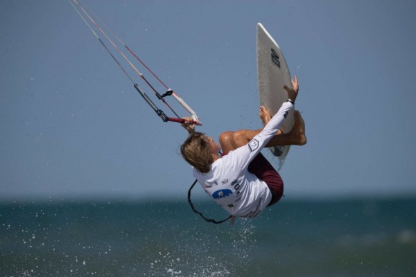 La Federación de Vela de la Comunitat Valencia defiende la práctica reglada y responsable del Kitesurf en Valencia